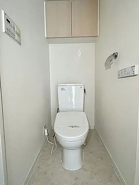 トイレ　落ち着いた色調のトイレです