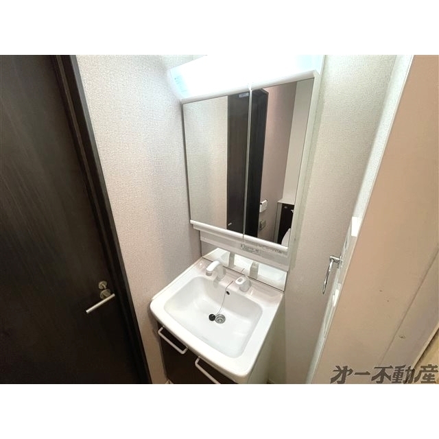 洗面設備　シャワー付洗面化粧台