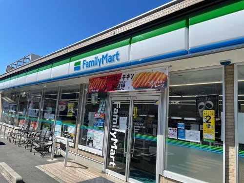 コンビニ　ファミリーマート 港南下永谷六丁目店（コンビニ）まで621m