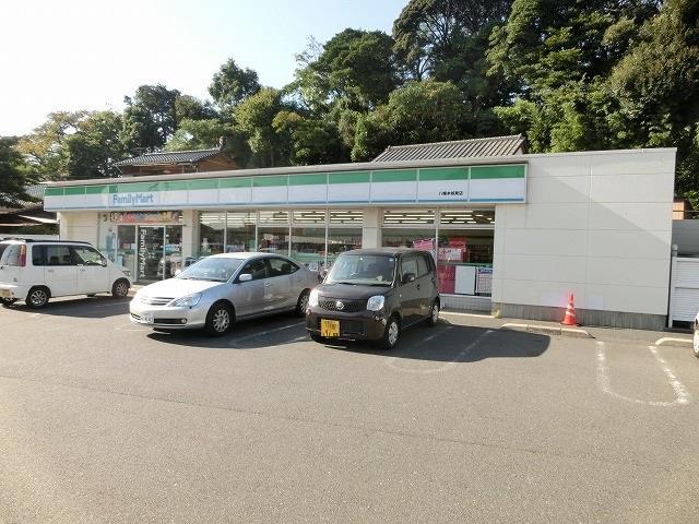 コンビニ　ファミリーマート八幡本城東店（コンビニ）まで640m