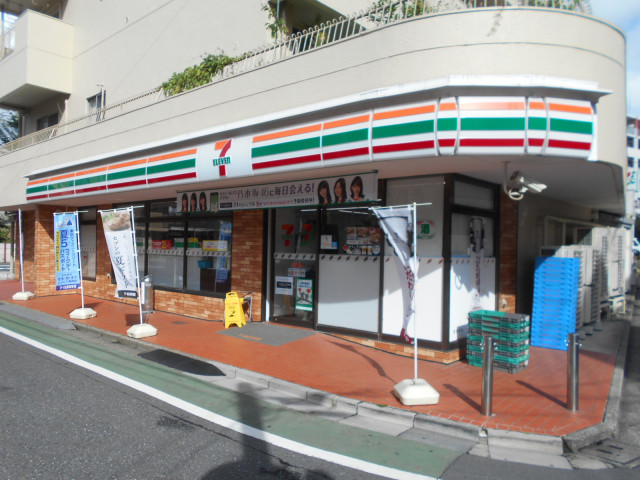 コンビニ　セブンイレブン練馬貫井５丁目店（コンビニ）まで305m