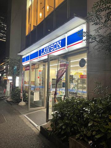 コンビニ　ローソン 新橋四丁目店（コンビニ）まで161m