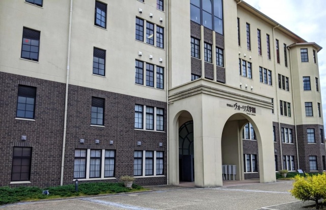 高校・高専　近江兄弟社中学校・高等学校（高校・高専）まで400m