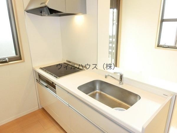 キッチン　３口ＩＨコンロ付きシステムキッチン！