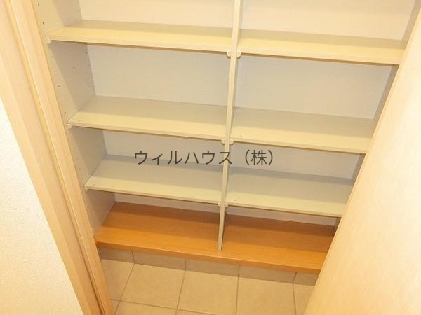 玄関　シューズボックスあり！