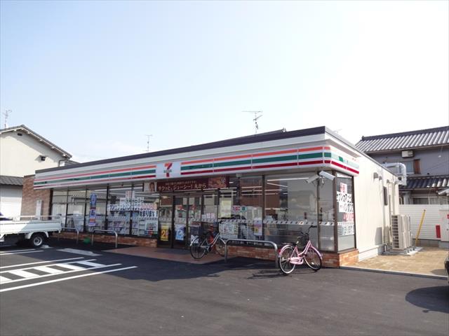 コンビニ　セブンイレブン（コンビニ）まで866m