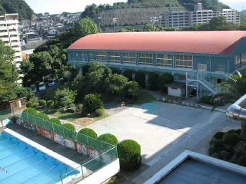 中学校　長崎市立滑石中学校（中学校）まで1520m