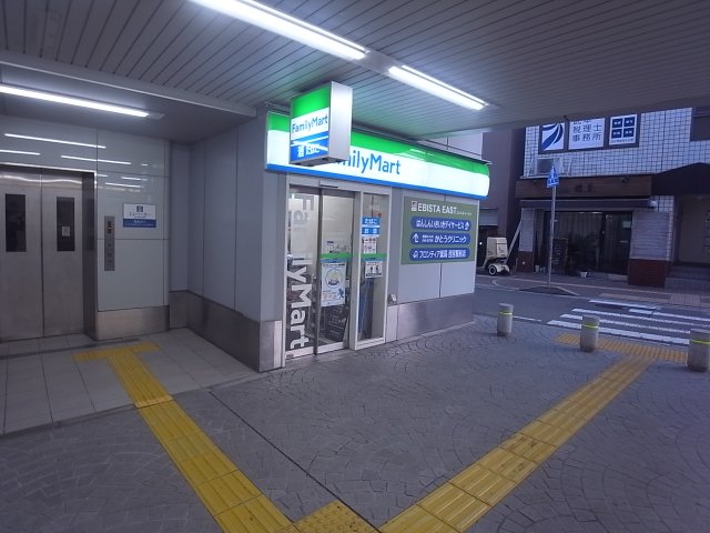 コンビニ　ファミリーマート　阪神西宮駅東店（コンビニ）まで119m
