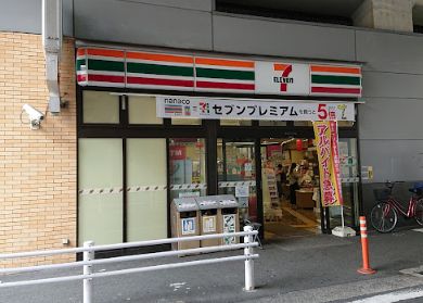 コンビニ　セブンイレブン JR鶴ヶ丘駅前店（コンビニ）まで205m