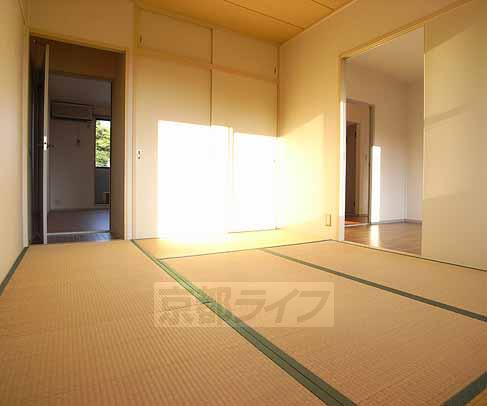 収納　広々とした収納です。