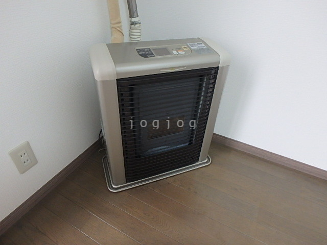 その他設備　冬はあったか石油ストーブです。