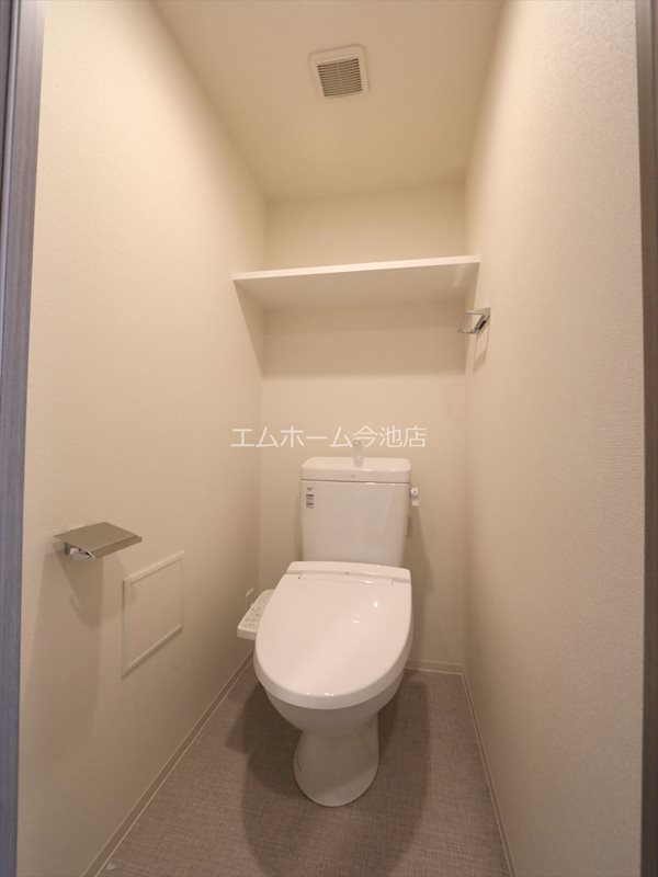 トイレ　温水洗浄便座付トイレ