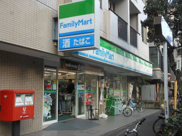 コンビニ　ファミリーマート上馬交差点前店（コンビニ）まで73m