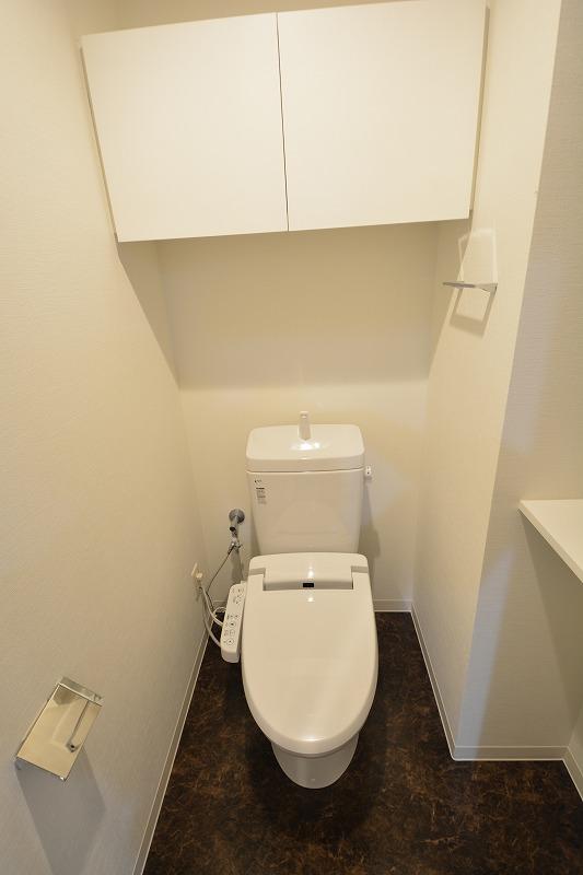 トイレ　アビエール松屋町　温水洗浄便座