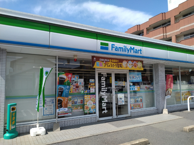 コンビニ　ファミリーマート津栄町二丁目店（コンビニ）まで505m