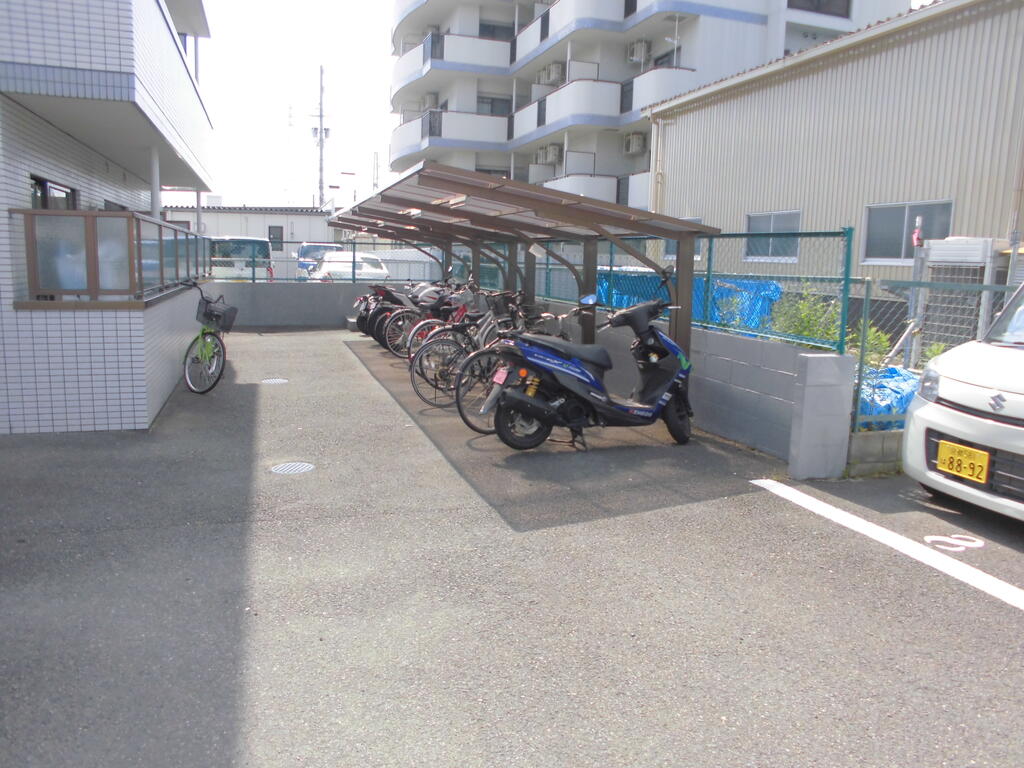 駐車場　駐輪場