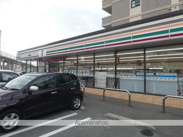 コンビニ　セブンイレブン（コンビニ）まで353m