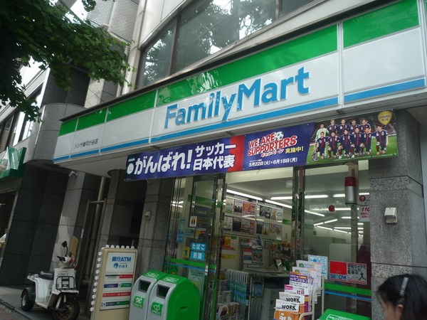 コンビニ　ファミリーマートシンヤ雑司が谷店（コンビニ）まで321m