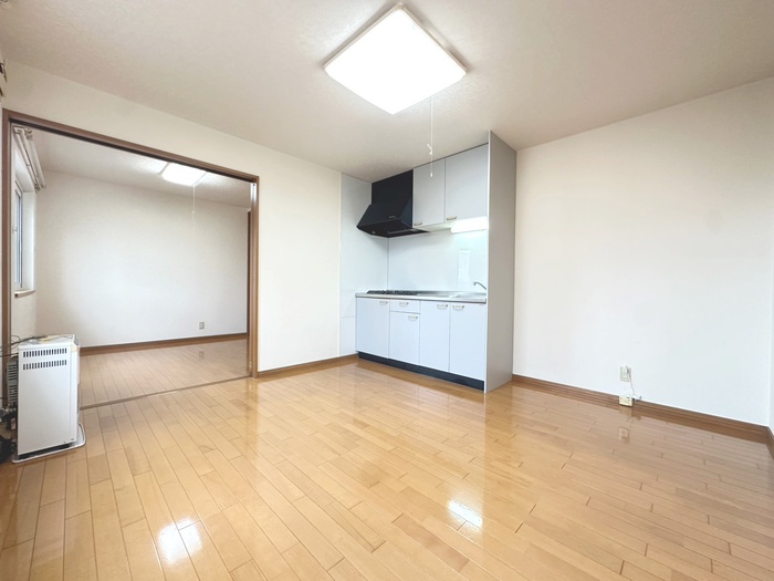 メゾンドシャルマンIIIの居間写真