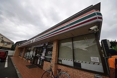 コンビニ　セブンイレブン大和中央5丁目店（コンビニ）まで353m