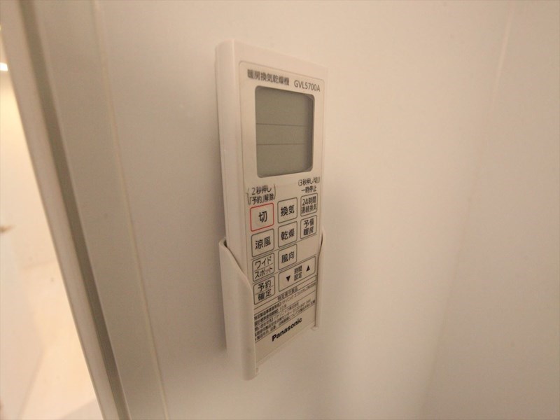 その他設備　浴室暖房乾燥機付き