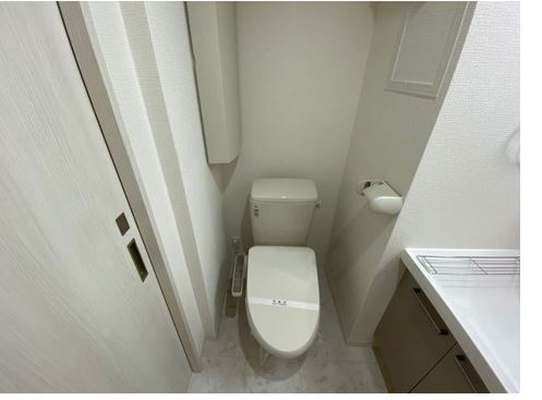 トイレ　＊同物件、別部屋になります。