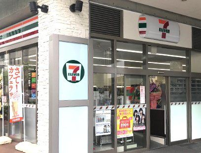 コンビニ　セブンイレブン堂島クロスウォーク店（コンビニ）まで570m