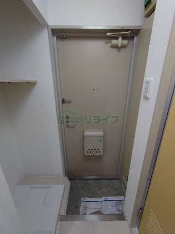 玄関　別部屋同タイプ部屋の参考写真となります。