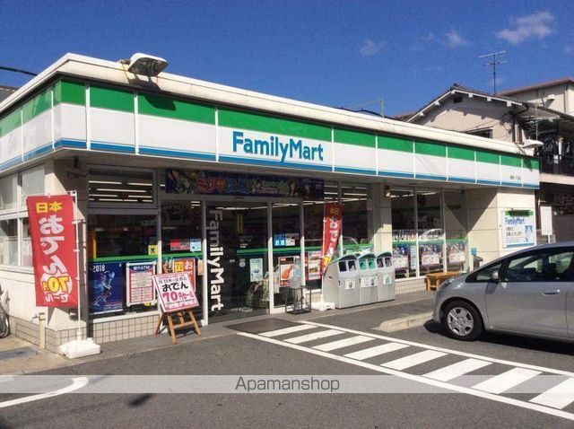 コンビニ　ファミリーマート（コンビニ）まで127m