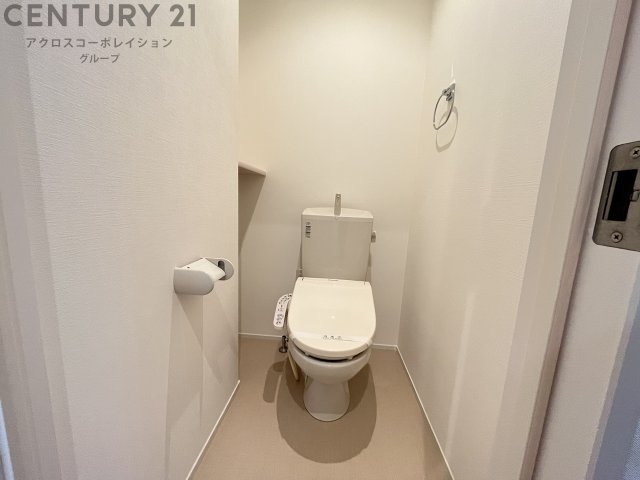 トイレ　温水洗浄便座付きのトイレです♪