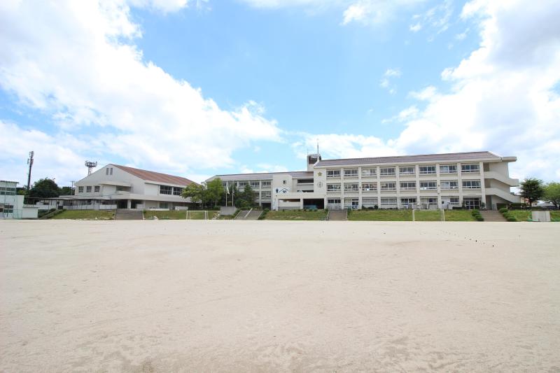 小学校　西条小学校（小学校）まで800m