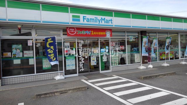 コンビニ　ファミリーマート 鈴鹿三日市店（コンビニ）まで372m