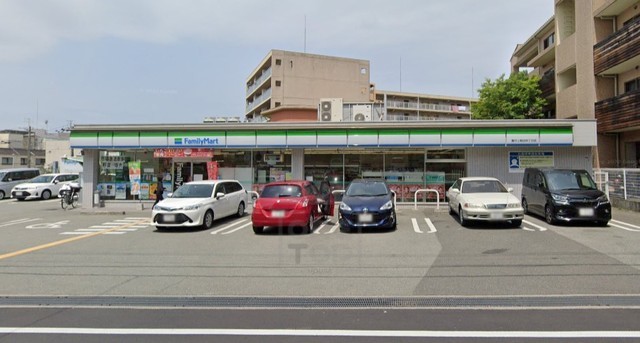 コンビニ　ファミリーマート　豊中上新田四丁目（コンビニ）まで401m