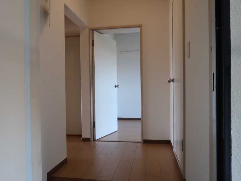 玄関　＊別号室の写真です。