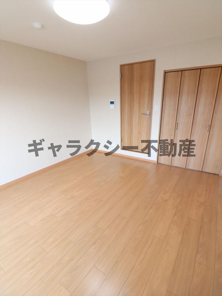 居室・リビング　7.4帖の洋室です