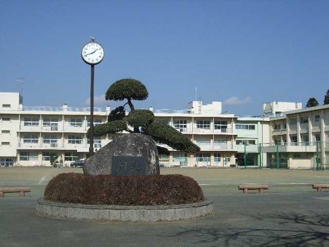 中学校　千葉市立誉田中学校（中学校）まで2253m