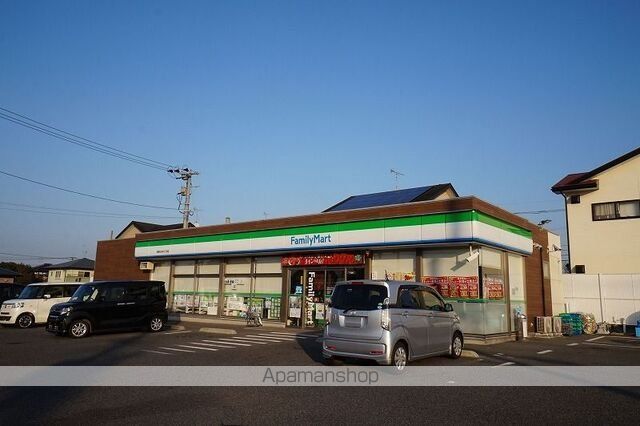 コンビニ　ファミリーマート（コンビニ）まで2000m