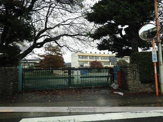 小学校　あきる野市立東秋留小学校（小学校）まで264m