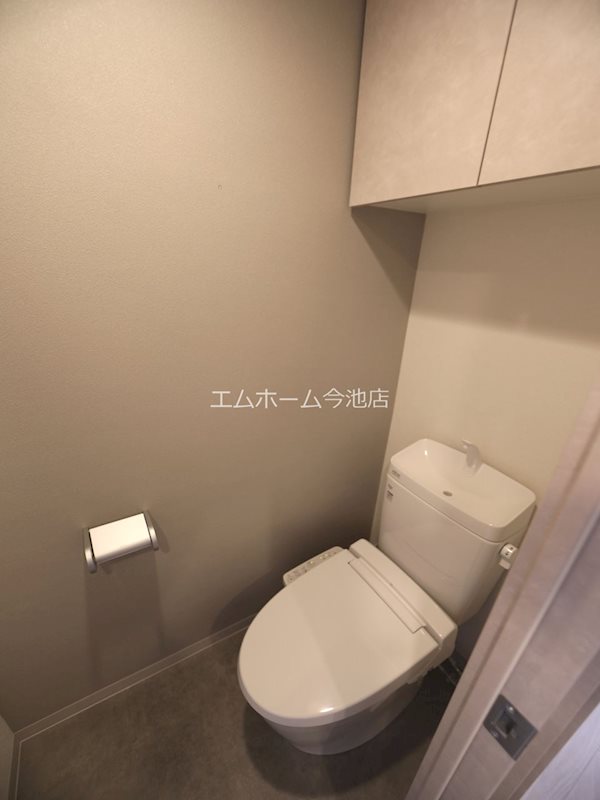 トイレ　温水暖房洗浄便座付トイレ