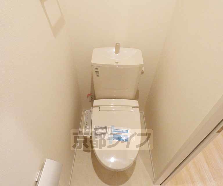 トイレ　ウォシュレット付きです。
