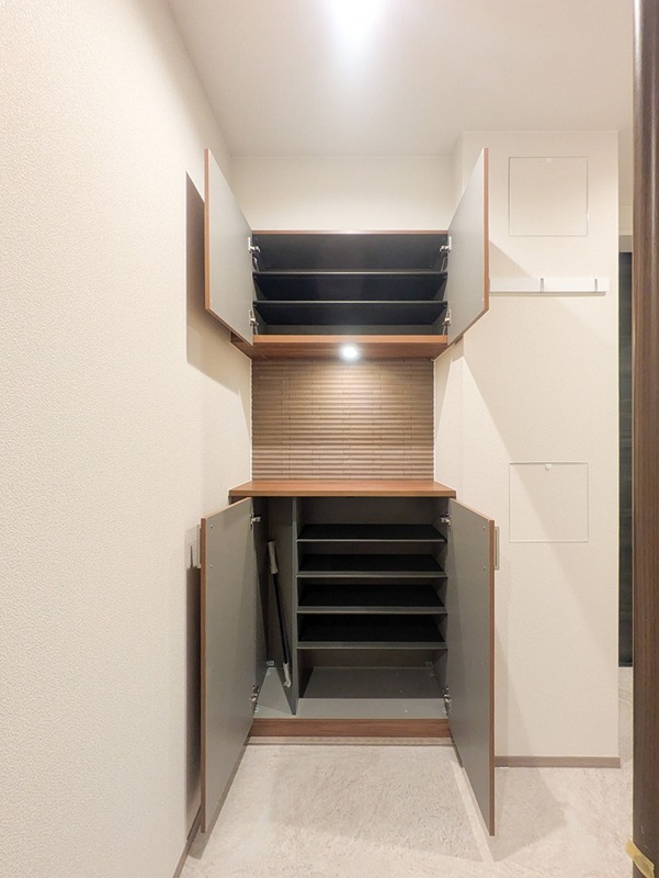 収納　☆靴や小物をすっきりしまえる大型玄関収納