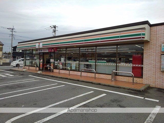 コンビニ　セブンイレブン久留米上津町店（コンビニ）まで1050m