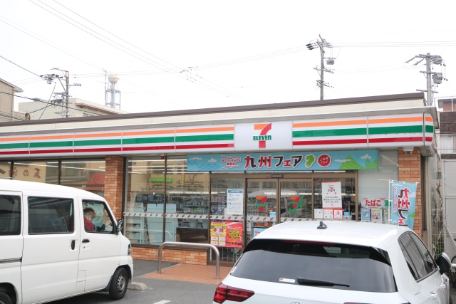 コンビニ　セブン-イレブン 名古屋弥富通５丁目店（コンビニ）まで200m