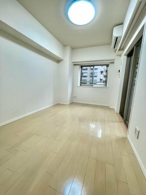 居室・リビング　東向き　２面採光