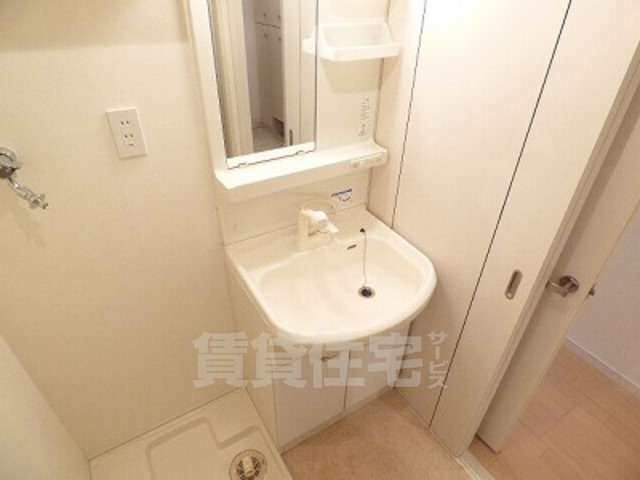 洗面設備　同マンション別部屋写真