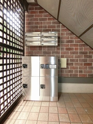 その他共有部分　共用エントランスには宅配BOXがあるので荷物の受け取りもスム