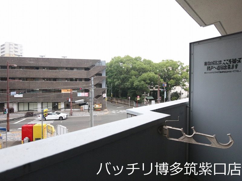 バルコニー　別号室タイプの為、現状を優先いたします