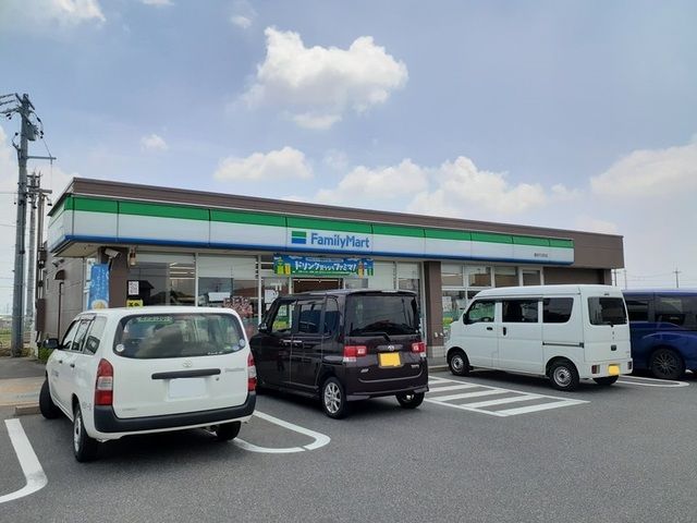コンビニ　ファミリーマート（コンビニ）まで150m