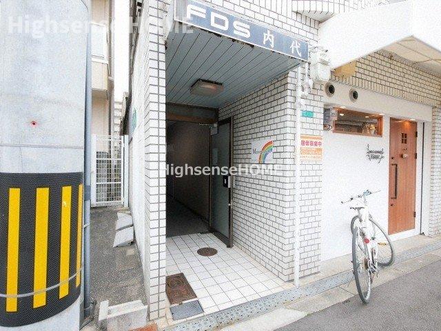 エントランス　落ち着いたエントランスです