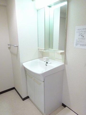 洗面設備　身支度に欠かせない独立洗面台♪